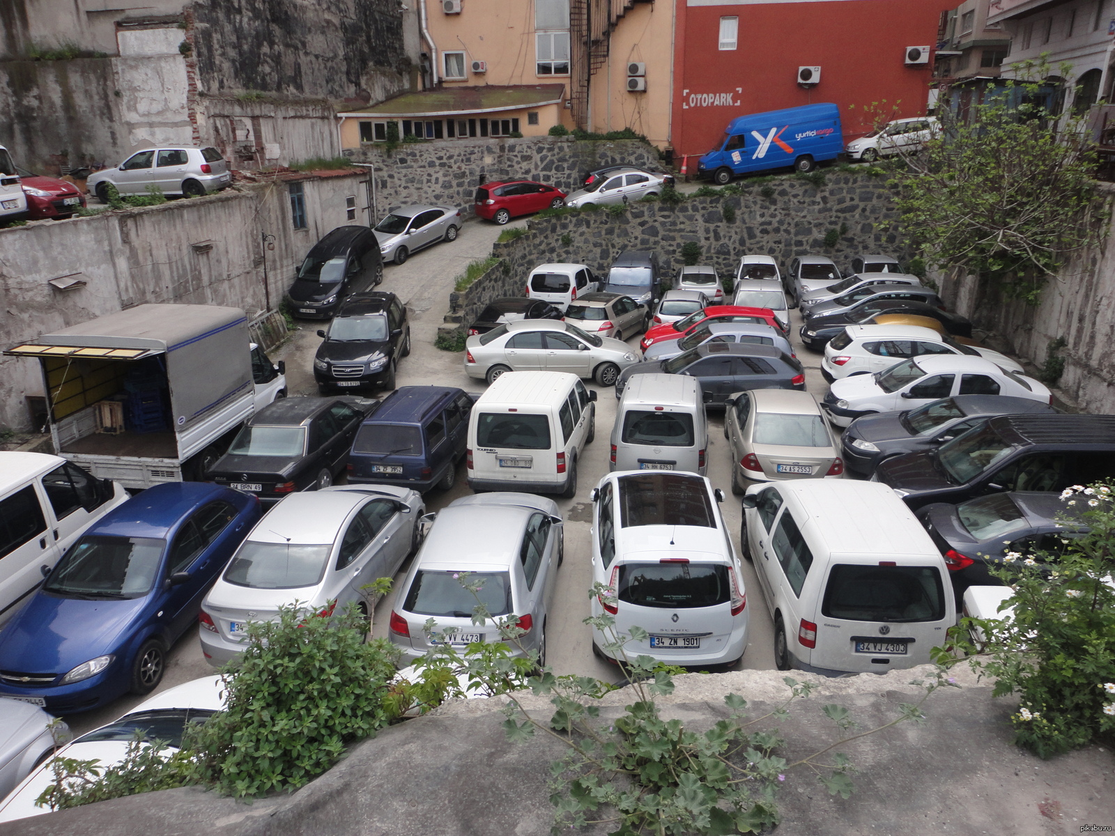 Сколько машин в турции. Машины в Турции. Турецкие автомобили. Легковые автомобили в Турции. Турецкие машины в России.