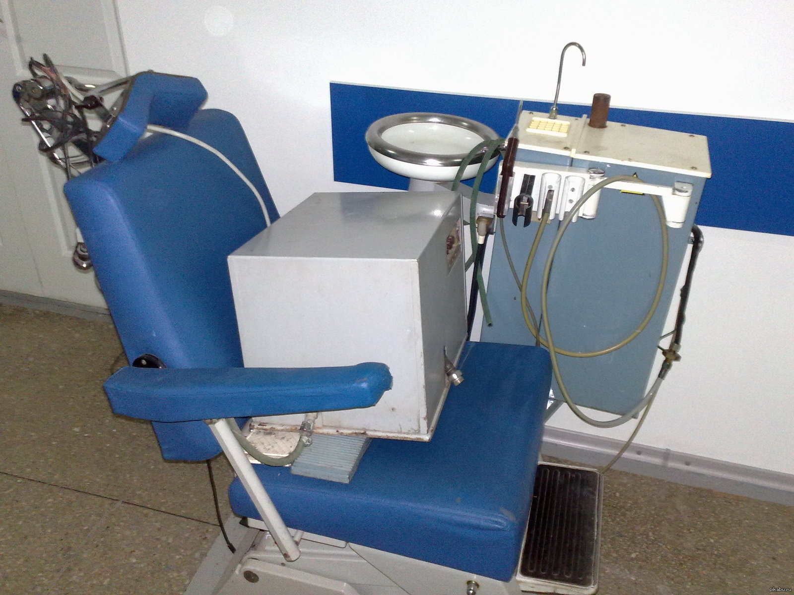 Старые стоматологические кресла