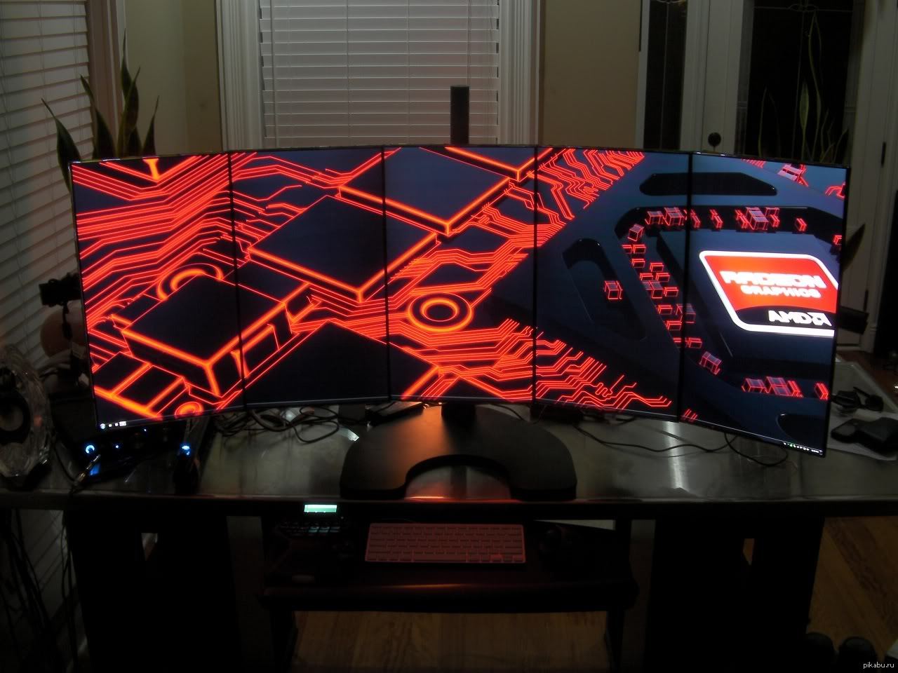 Gaming set. Игровые столы ROG. Украшение стола геймера деревянного. Поделки для геймера. Стол для геймеров с винилами.