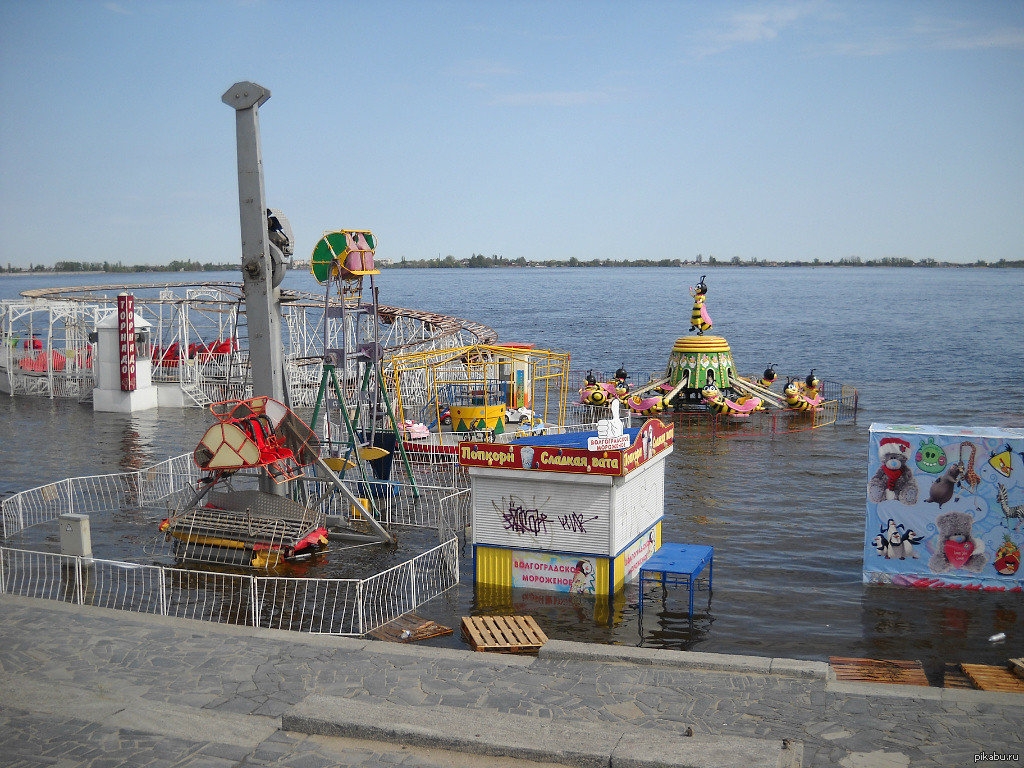 У нас в городе разлив воды не по плану, приходите кататься на атракционах ) - Моё, Атракцион, На, Воде, Тег, Вода