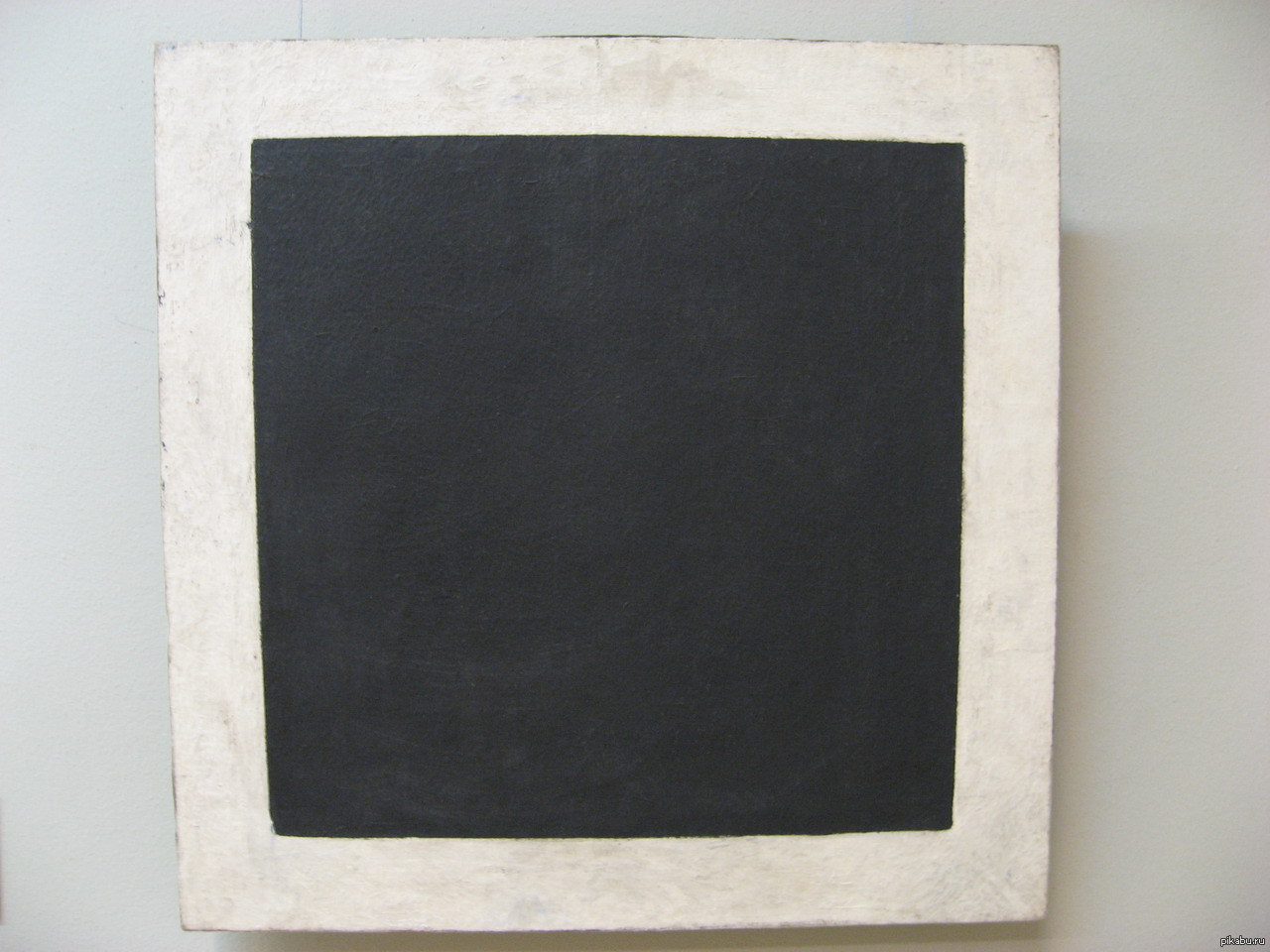 Картина под черным квадратом малевича