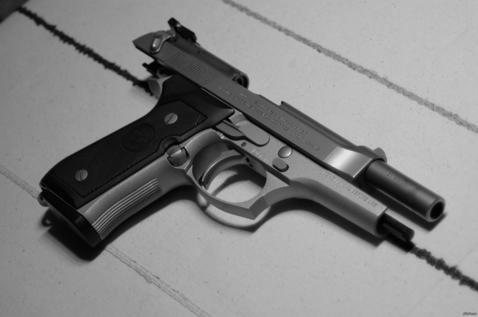 Покажи картинки пистолета. Беретта 92. Беретта 92 FS. Пистолет Beretta 92f. Беретта 92ф.