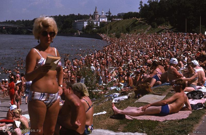 Отдых старый. Воробьевы горы пляж 1975. Пляж на Воробьевых горах 1980. Пляж Воробьевы горы СССР. Пляж на Москве реке 1975.