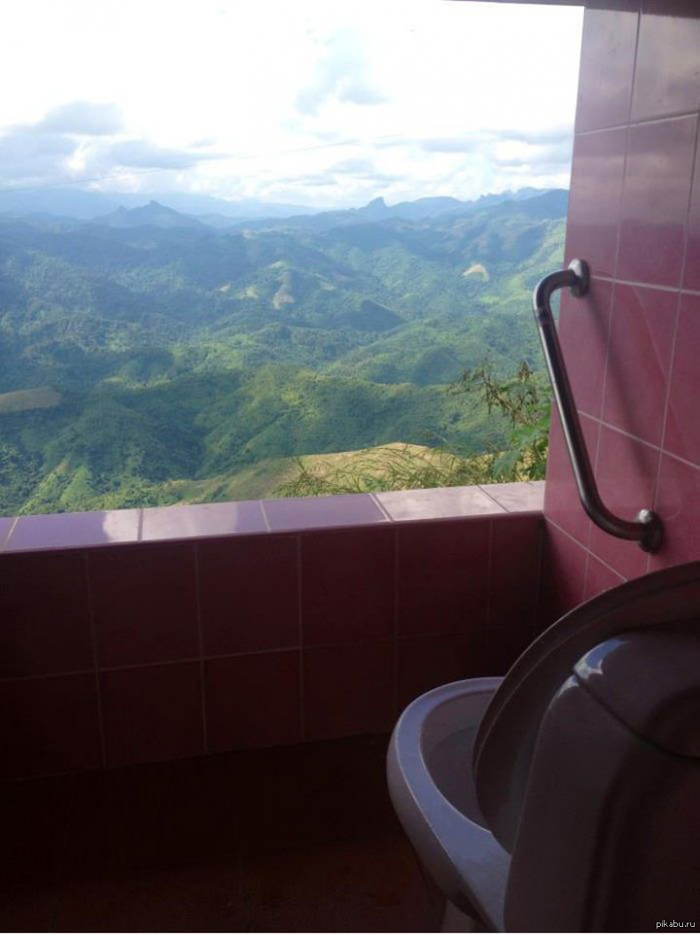 Туалет с видом на горы