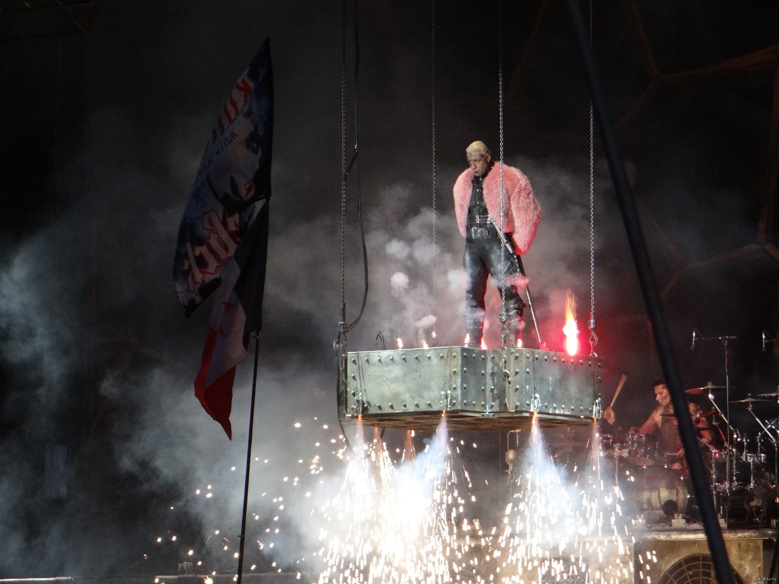 Many did not know where Till would appear from. - My, Rock over the Volga 2013, Rock over the Volga, Till Lindemann, Rammstein