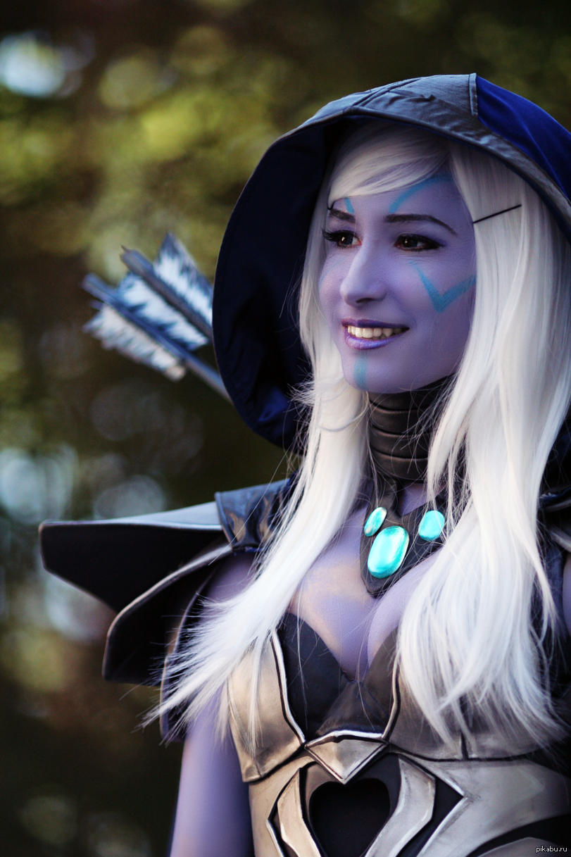 Drow ranger. Тракса дота 2. Drow Ranger Dota 2. Dota 2 Drow Ranger Cosplay. Косплей ДРОВКА дота.