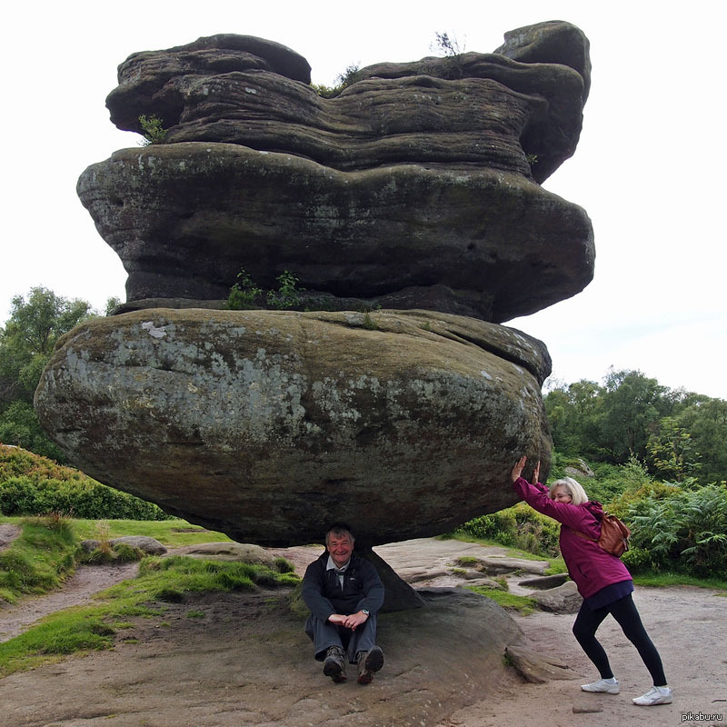 Самые страшные чудеса. Балансирующий камень в Бримхэм Рокс. Скала-идол в Бримхэм Рокс. «Балансирующий камень», Великобритания. Необычные камни.