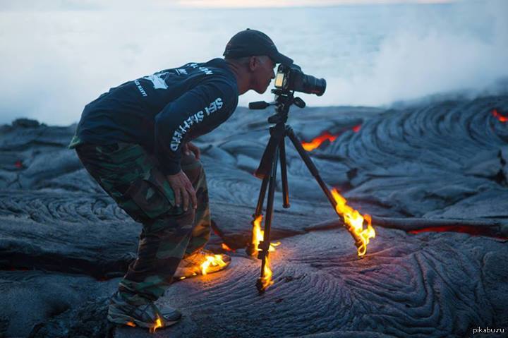 An extreme photographer being photographed by another extreme photographer - The photo, Lava