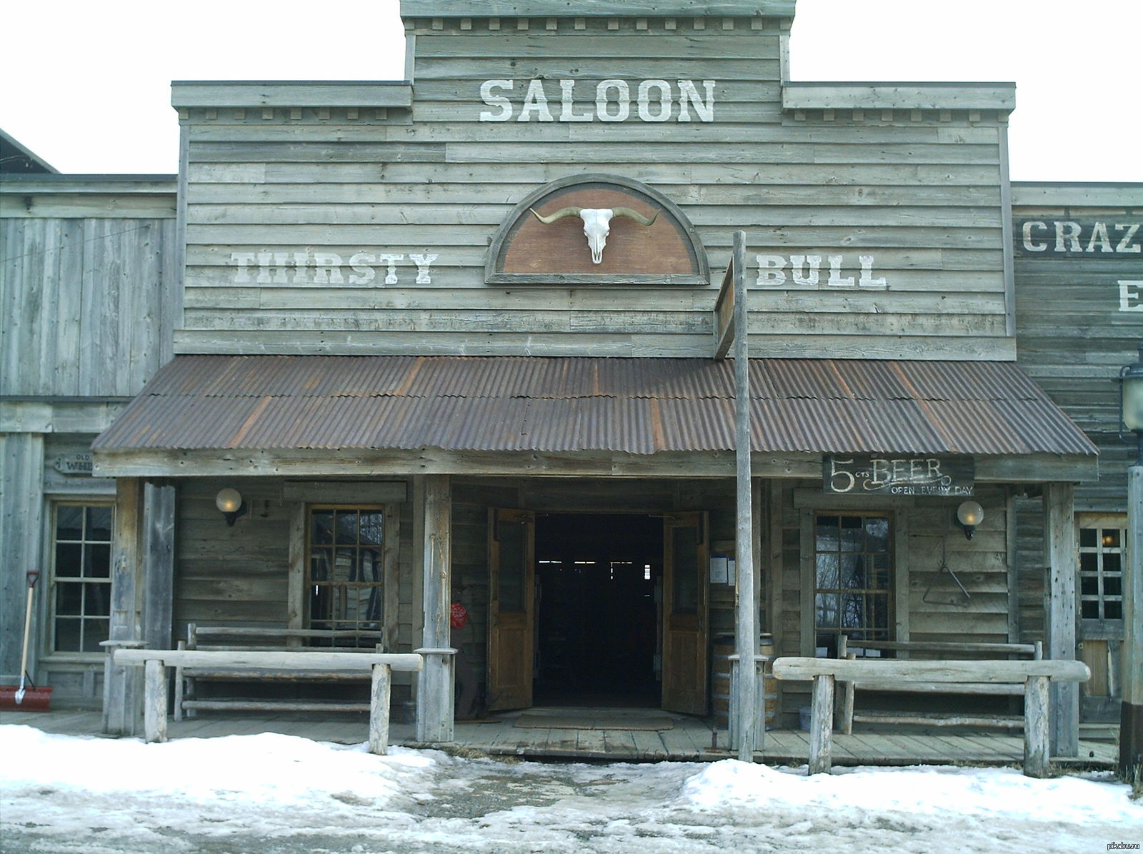 Saloon | Пикабу