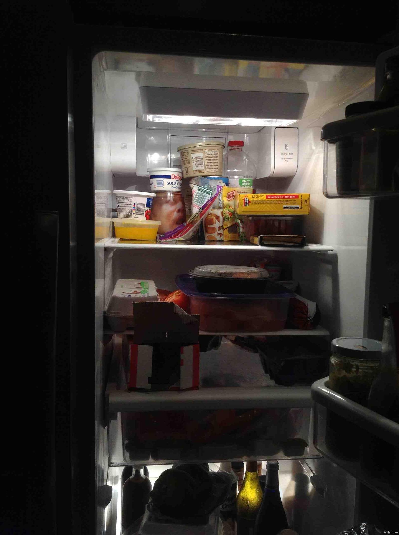 Холодильник ночью