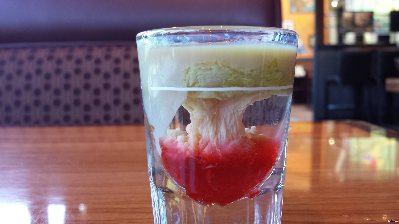 Drink this is. Drink this is. загрязнение на английском. охлаждающий стакан с трубочкой. ретро кола.