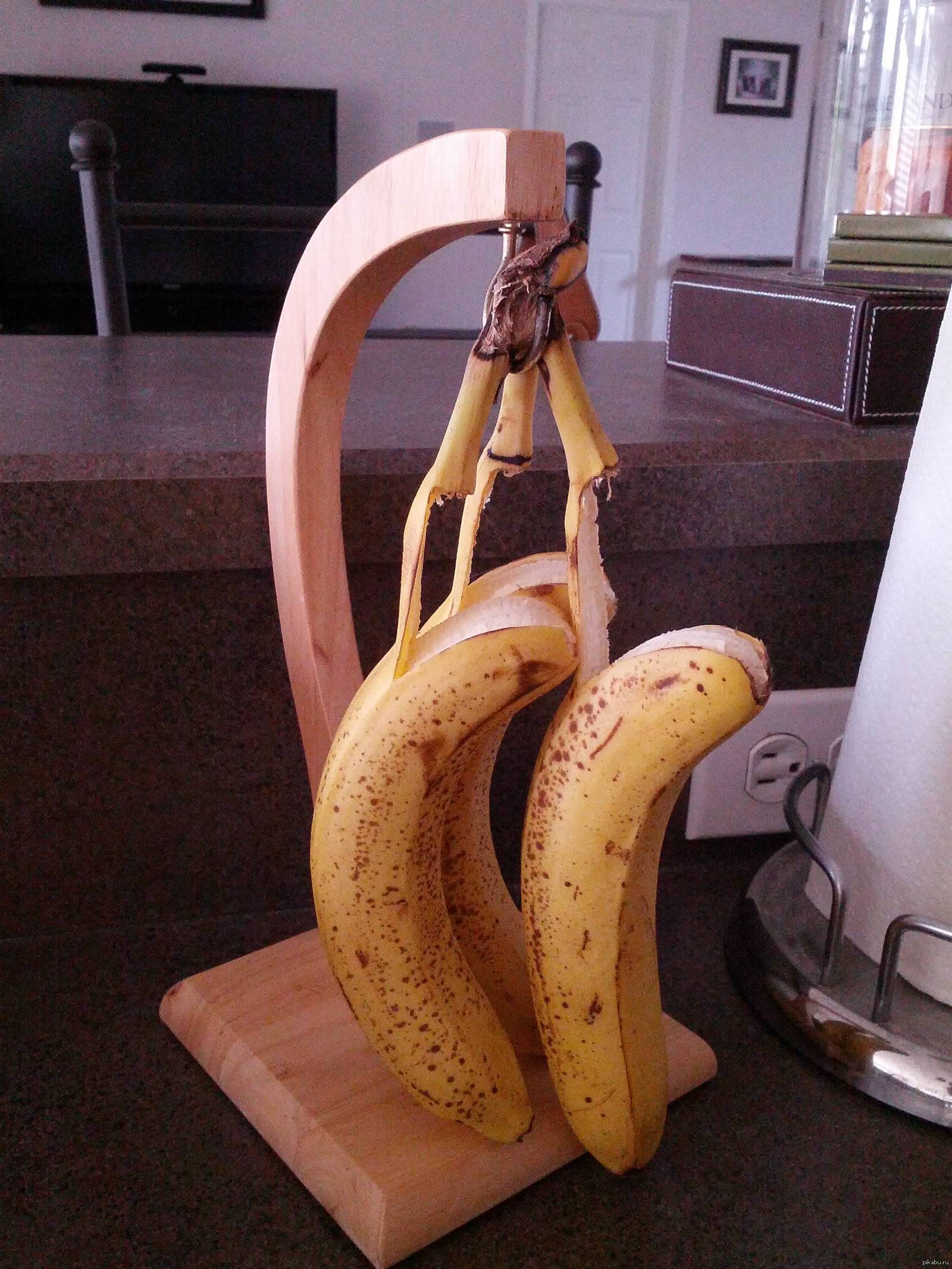 Бананы повесились.