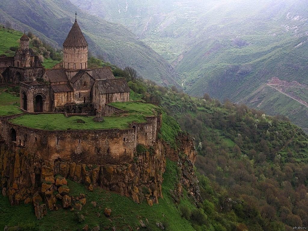 Armenia v. Татев Армения. Монастырь Татев. Татевский монастырь в Армении. Горы Армения Татев.