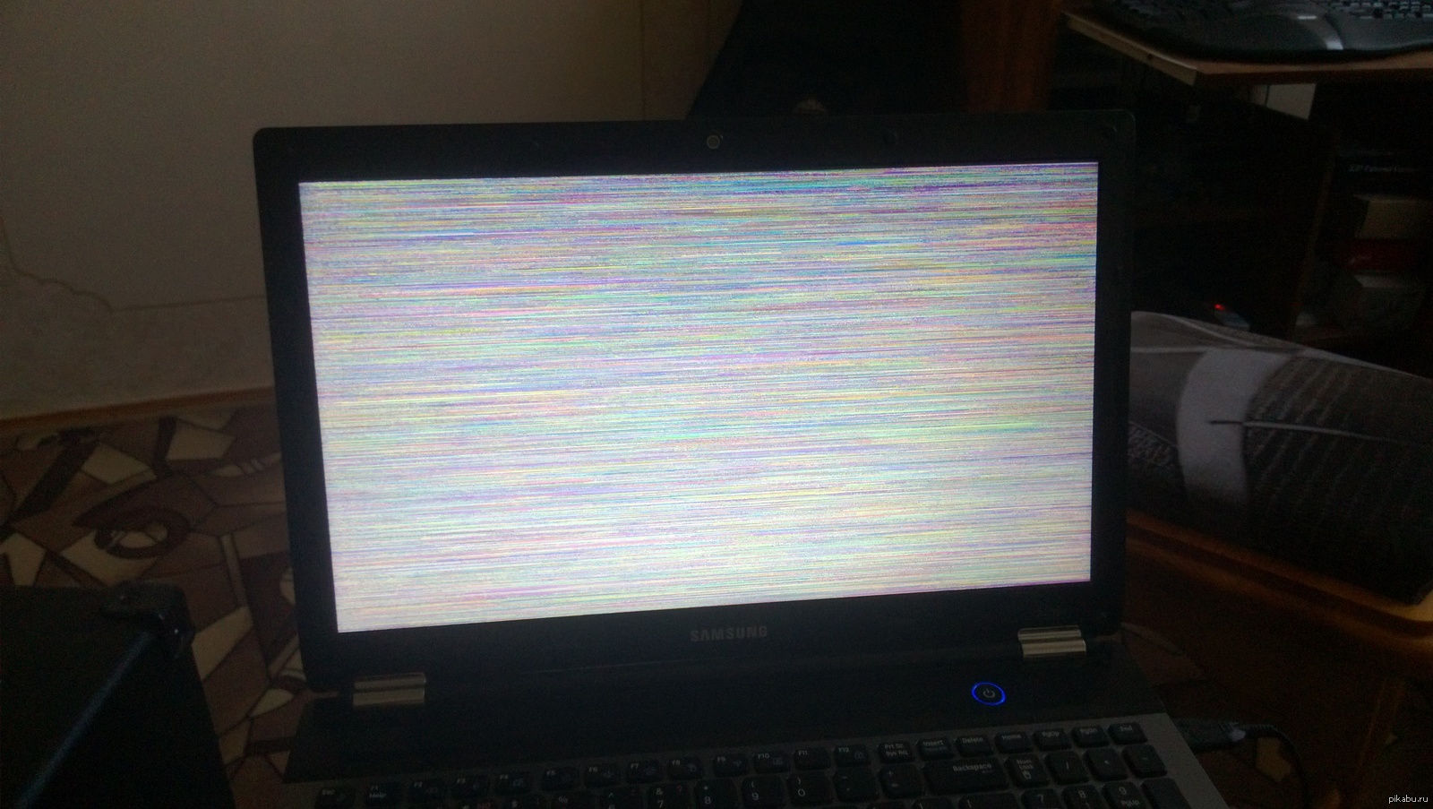 Экран стал черным как исправить. Acer n17q3. Acer n17q3 матрица. Монитор Acer v203w разбита матрица. Серый экран на ноутбуке.