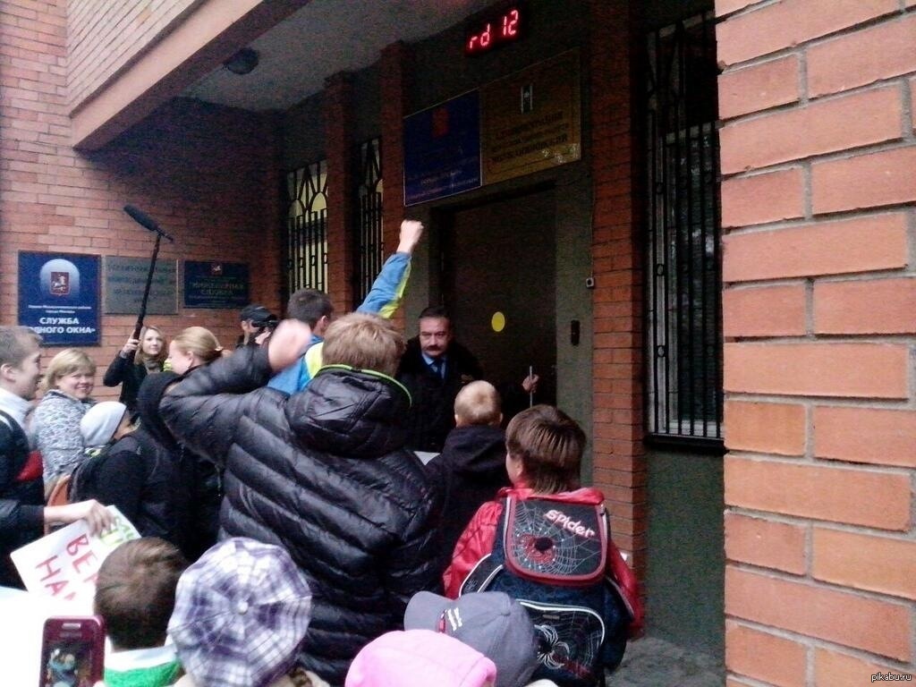 Москве закрывают школы. Бунт против школы. Бунт школьников против школы. Школа 740 Москва. Школьники бунтуют.