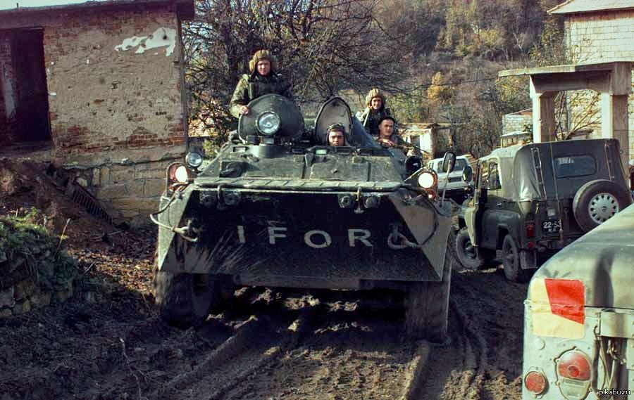 Русский марш бросков. БТР 80 бросок на Приштину. Марш-бросок на Приштину 1999. Косово 1999 десантники Приштина. Марш на Приштину 1999.