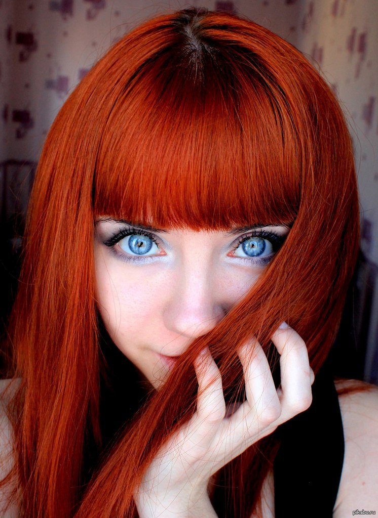 Маленького роста пламенно рыжий с клыком. Рыжие девушки. Рыжие волосы. Рыжие с голубыми глазами. Рыжие волосы и синие глаза.