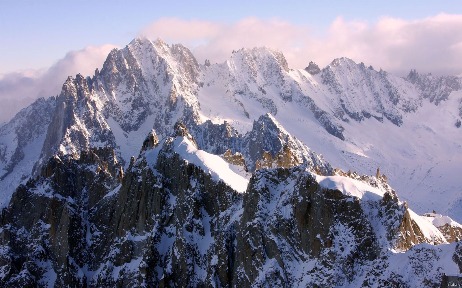 Самые высокие горы зарубежной европы. Шамони Монблан горы. Франция Альпы Монблан. Шамони Мон-Блан в Альпах, гора Монблан. , Горная вершина Монблан Франция.