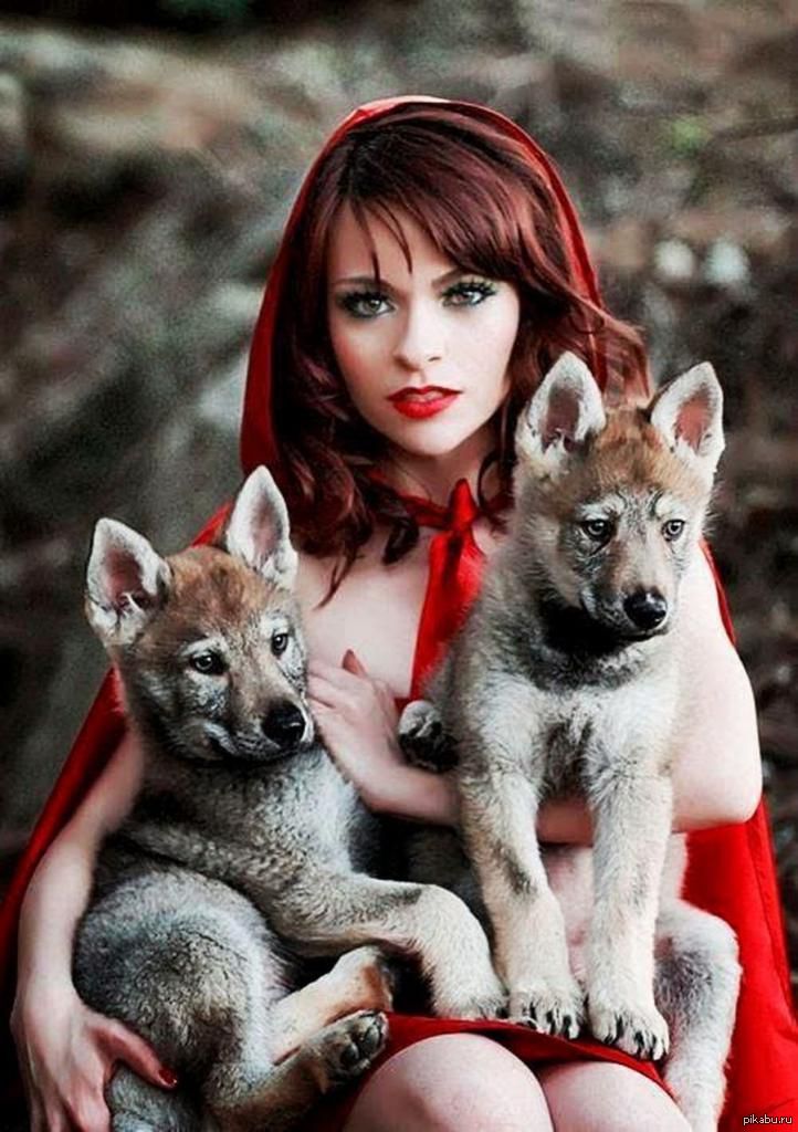 Molly red wolf cosplay. Моли ред Вольф. Молли Рэд Вульф. Девушка с волком. Красная волчица.