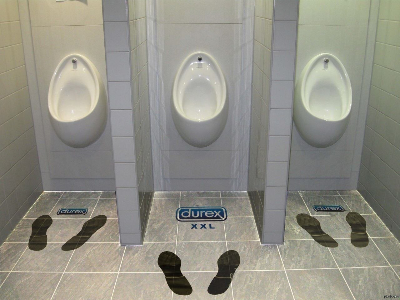 Direx x. Креативный туалет. Креативная реклама презервативов. Самый креативный туалет. Креативная реклама Durex.