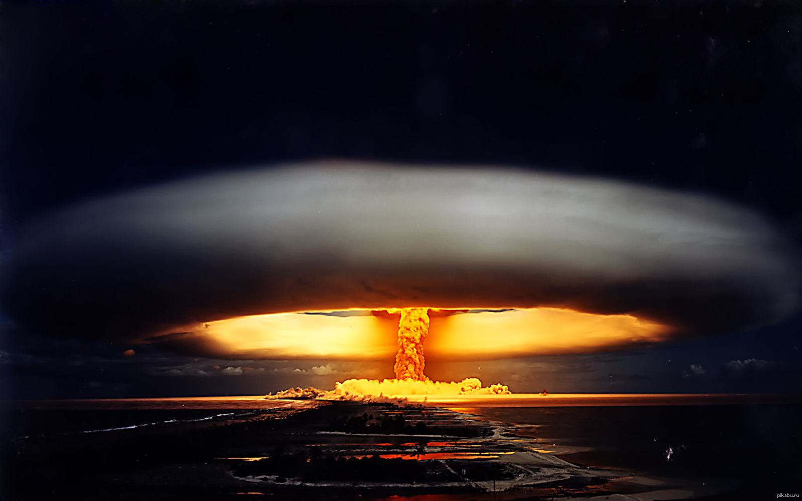 Мощнейший ядерный взрыв в истории. Испытания ядерного оружия. Ядерная бомба. Ядерный гриб. Красивый ядерный взрыв красивый.