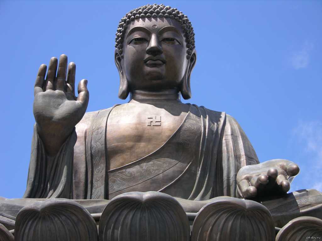 Есть ли будда. Гаутама Будда статуя. Будда Гаутама Япония. Статуя Будды в Элисте.