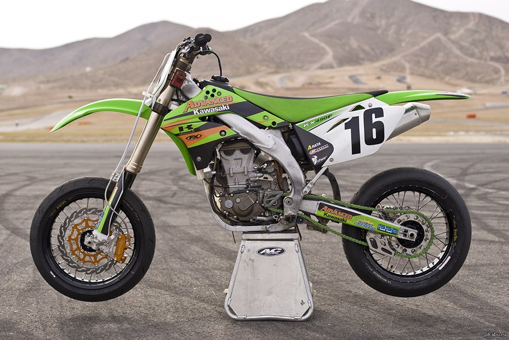 Изображение 450 на 450. Кавасаки kx450f мотард. Kawasaki KX 450 motard. Kawasaki KX 450 мотард. Kawasaki KX 250 motard.